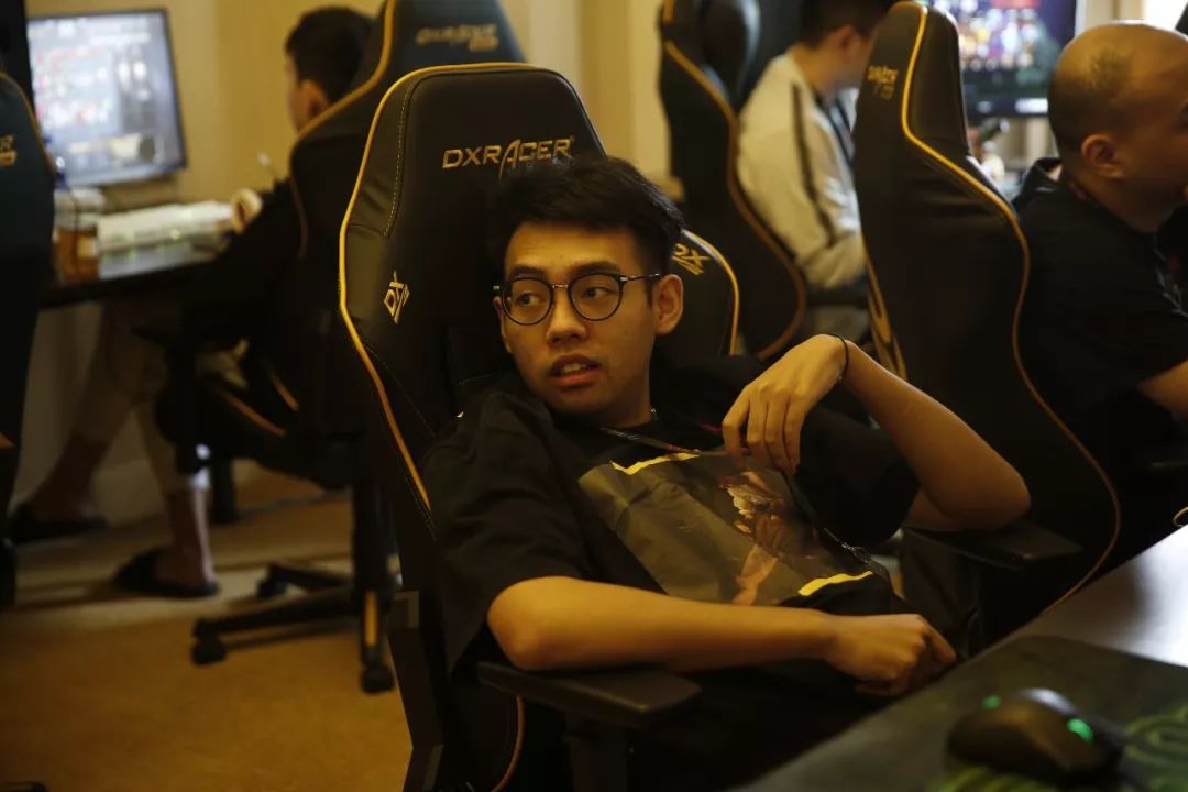 电竞比分网：英雄联盟S10 A组战，SN仰卧起坐头名晋级！