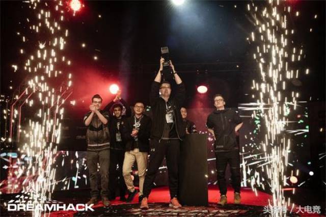 高跟+短裙就是好评！美女选手沫子晒照：再不拍我就老了~~